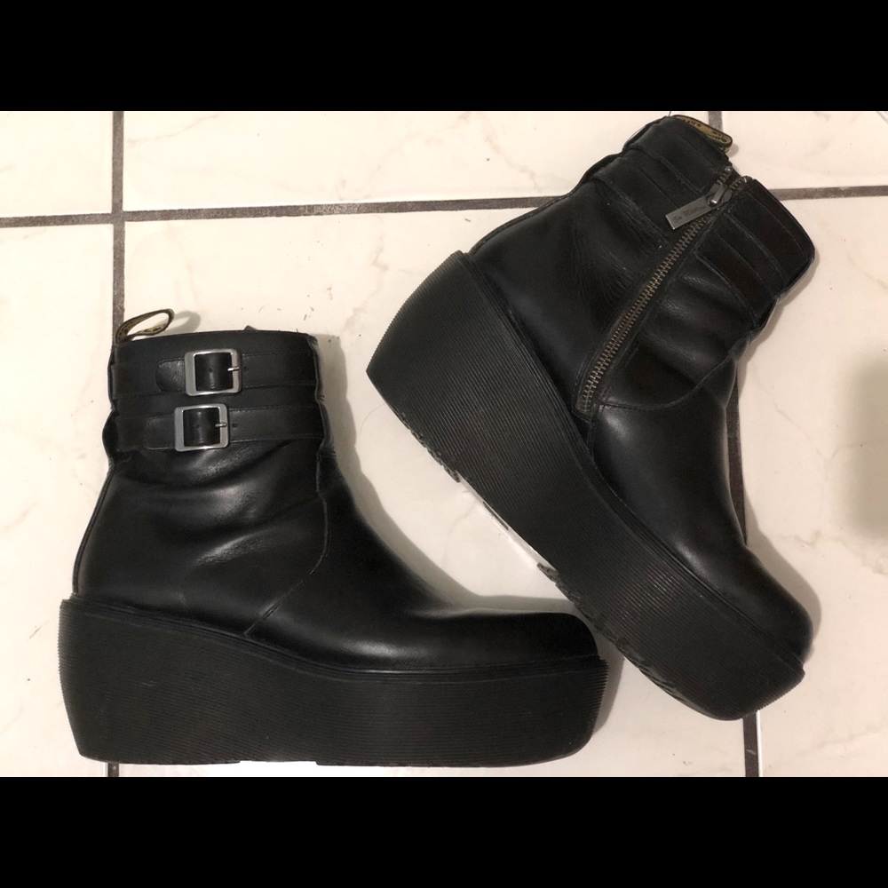 Dr Martens Platform Caitlin Black Boots
